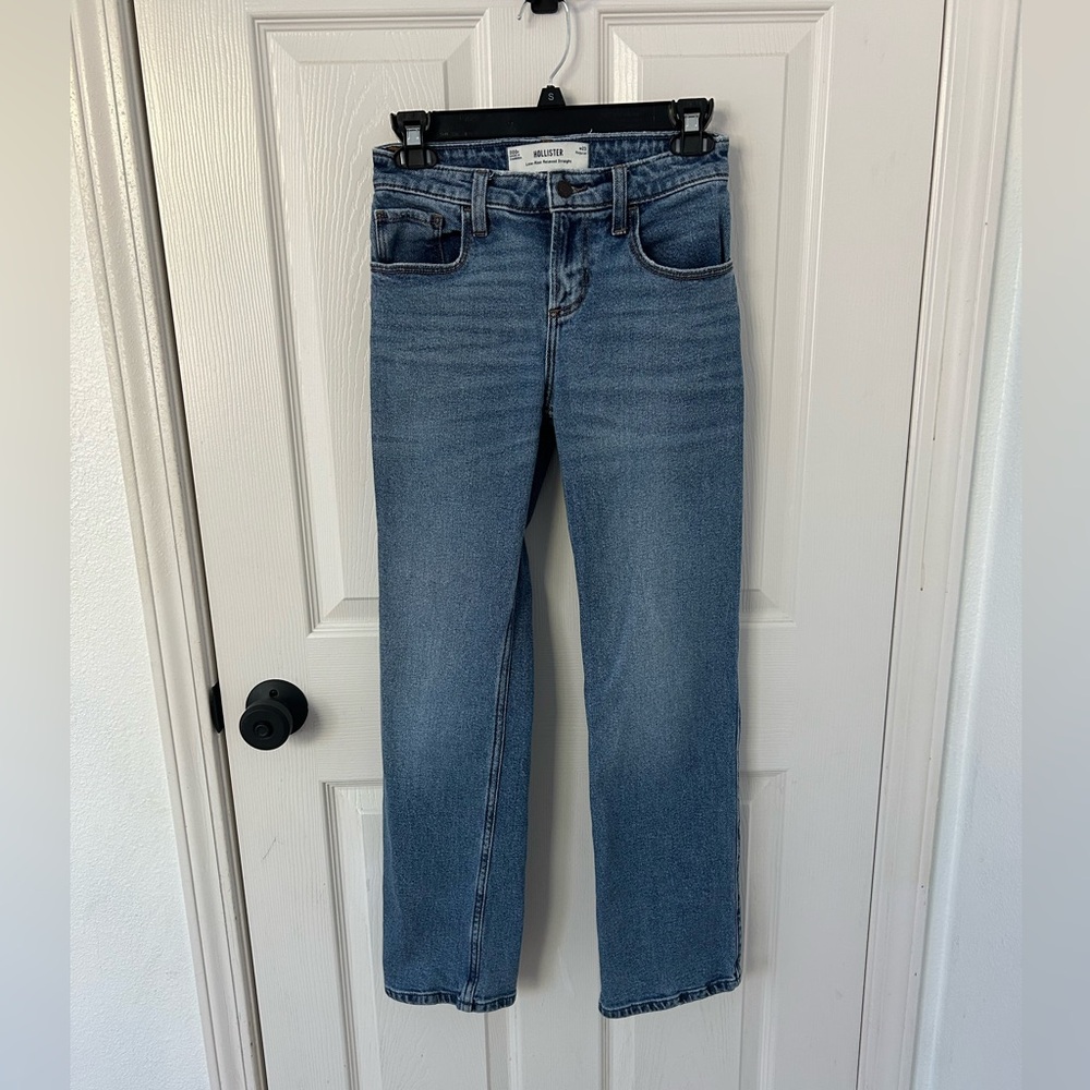 Hollister Low-Rise Relaxed Straight Jeans